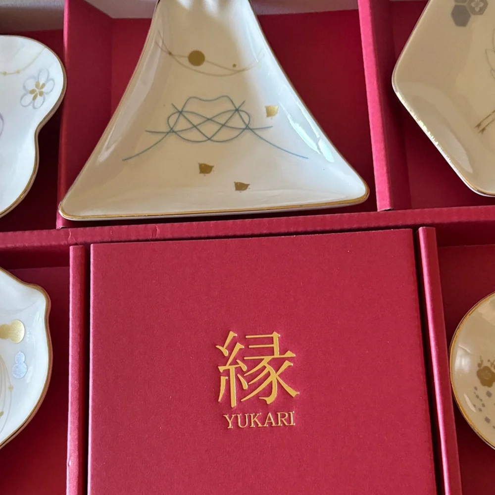 Floral Porcelain Dish Set - White and Gold - Picture 3 of 7